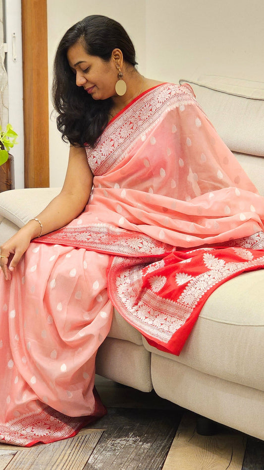 Evergreen Buttis handloom saree in Dual Color - Baby Pink and Red