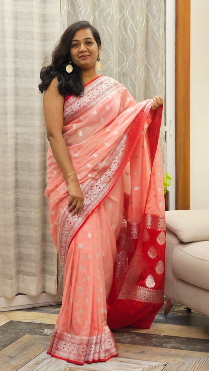 Evergreen Buttis handloom saree in Dual Color - Baby Pink and Red