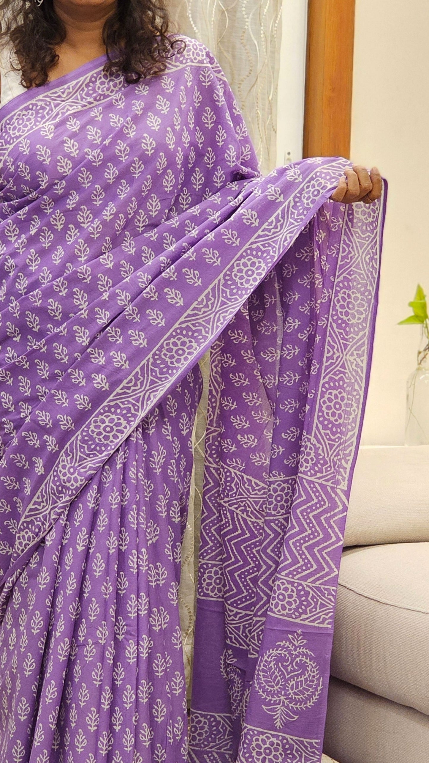 Mulmul cotton saree with Handblock prints - Purple and White