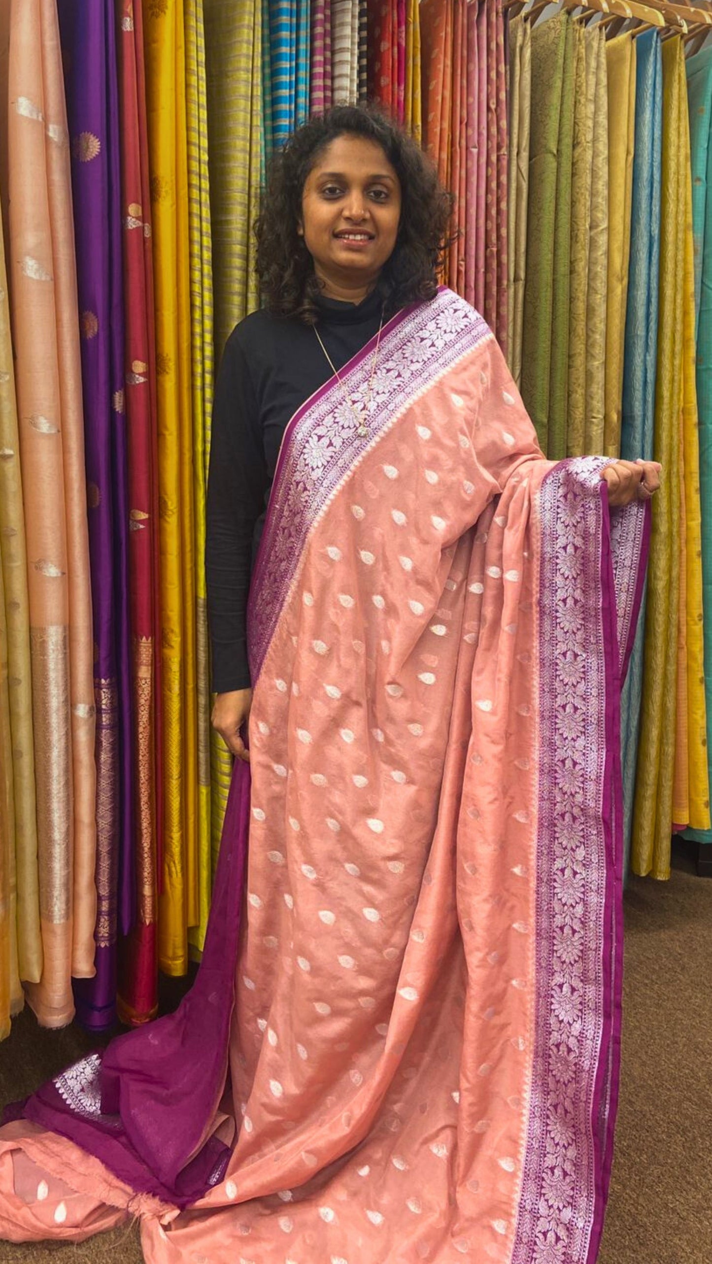 Evergreen Buttis handloom saree in Dual Color - Onion Pink and Purple