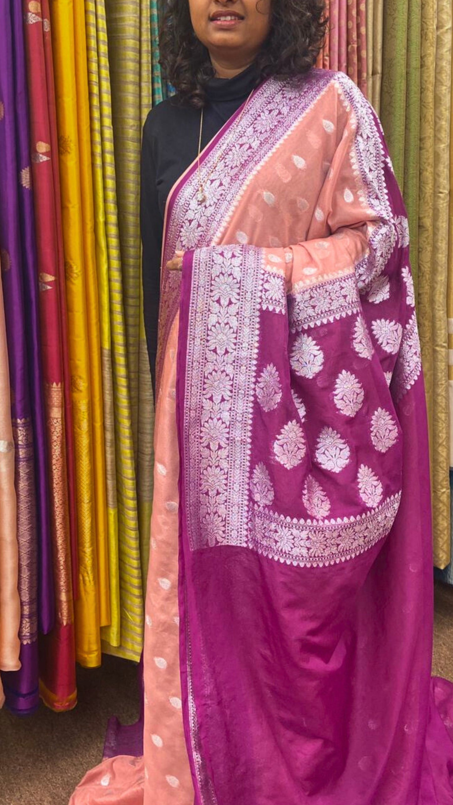 Evergreen Buttis handloom saree in Dual Color - Onion Pink and Purple