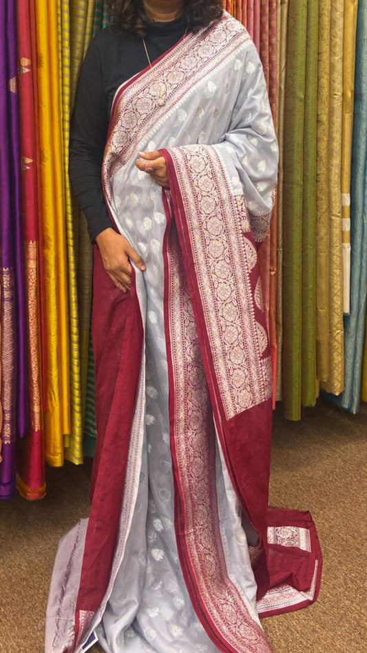 Evergreen Buttis handloom saree in Dual Color - Grey and Maroon