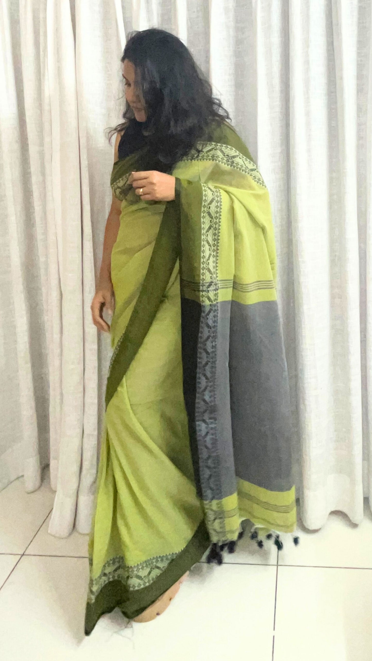 Soft Cotton saree with traditional border - Green and Grey