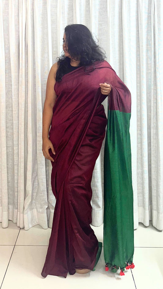 Soft Solid Contrast Cotton saree - Green and Maroon